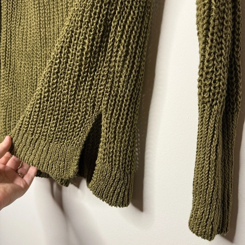 BANANA REPUBLIC 100% Linen Ribbed Olive Green Beachy Boho Vneck Knit Sweater